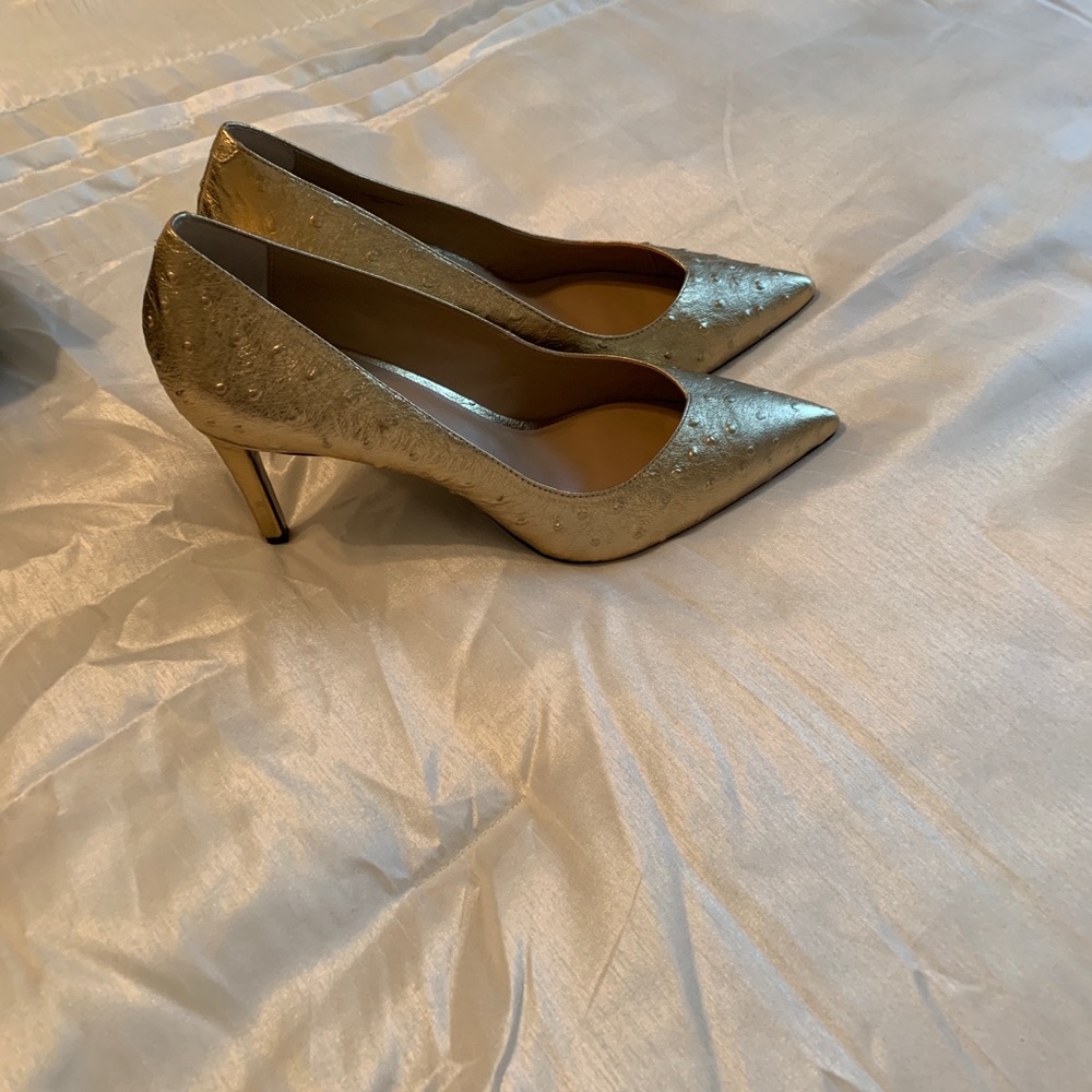 Gold Madison pump